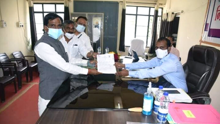 महाराष्ट्र में MVA सरकार गिराने की कोशिश? BJP नेता का दावा- हमारे संपर्क में शिवसेना के 12 MLA