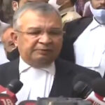 आर्यन खान के वकील सतीश मानशिंदे ने मीडिया से कहा- शांति बनाये रखें हम आपको बेल की कॉपी दे देंगे...Dont offer any comment