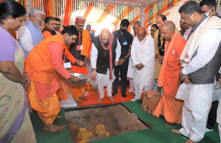 आजमगढ़: अखिलेश यादव पर जमकर बरसे गृहमंत्री अमित शाह, समझाया JAM का मतलब