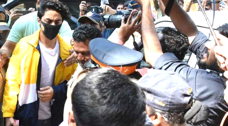 ड्रग्स केस में जमानत मिलने के बाद आर्यन खान ने लगाई एनसीबी दफ्तर में हाजिरी
