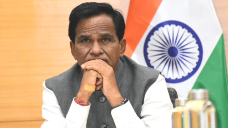 अमर अकबर एंथनी की सरकार से जनता है नाराज़: दानवे