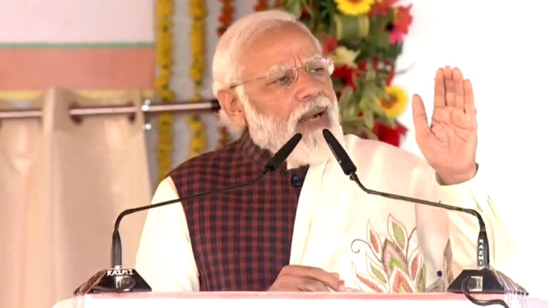 पीएम मोदी ने किया गंगा एक्सप्रेसवे का शिलान्यास, बोले- कुछ दल ऐसे हैं जिन्हें देश की विरासत और विकास दोनों से दिक्कत है