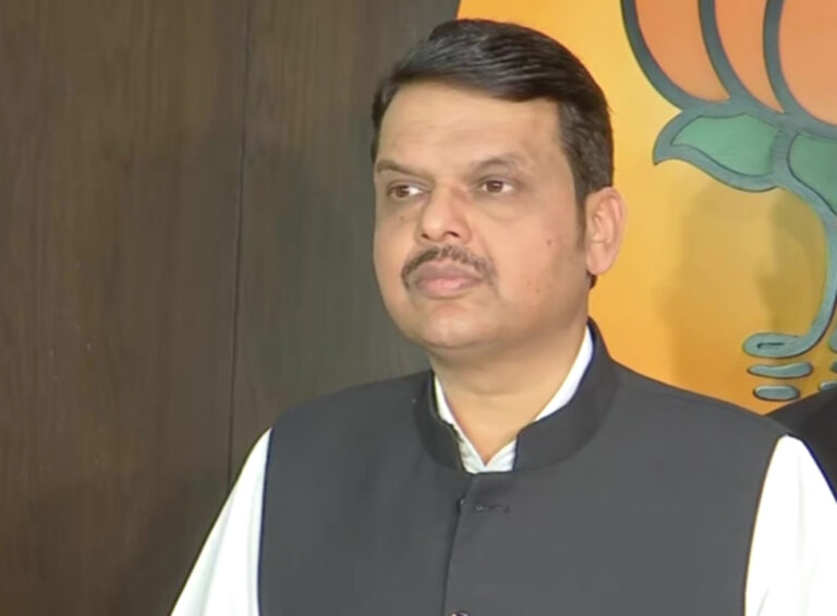 देवेंद्र फडणवीस का उद्धव सरकार पर निशाना, बोले- OBC आरक्षण के बिना हमें चुनाव मंजूर नहीं!