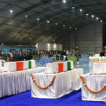 शहीदों के ताबूत देख प्रधानमंत्री ने हाथ जोड़े, सिर झुकाया और अपनी आंखें बंद कर लीं