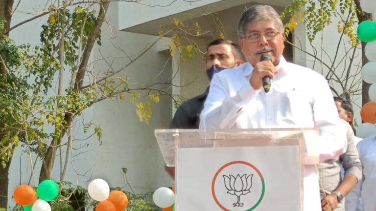 भाजपा नेता चंद्रकांत पाटिल बोले- महाराष्ट्र में राज्यपाल का अपमान किया तो लग सकता है राष्ट्रपति शासन!