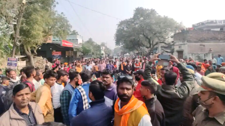 जौनपुर में लेखाकार की पत्नी की गैंगरेप के बाद हत्या! रेलवे ट्रैक के किनारे मिली अर्धनग्न लाश