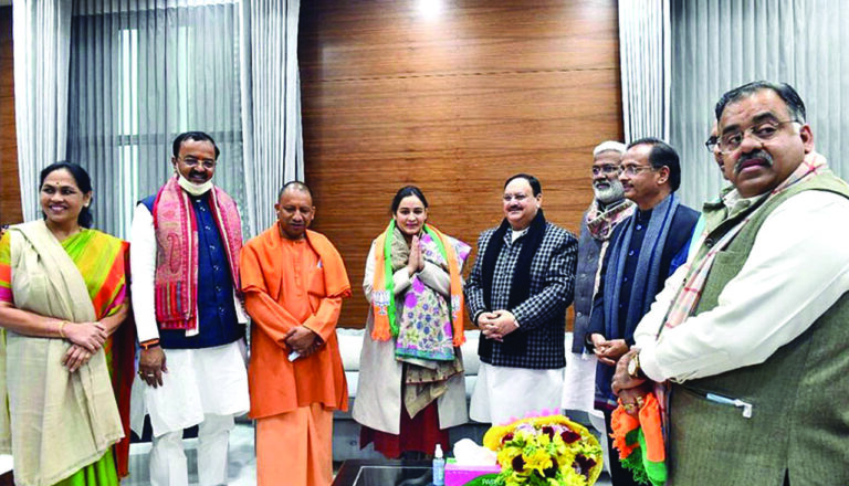 भाजपा में शामिल हुईं मुलायम यादव की बहू अपर्णा