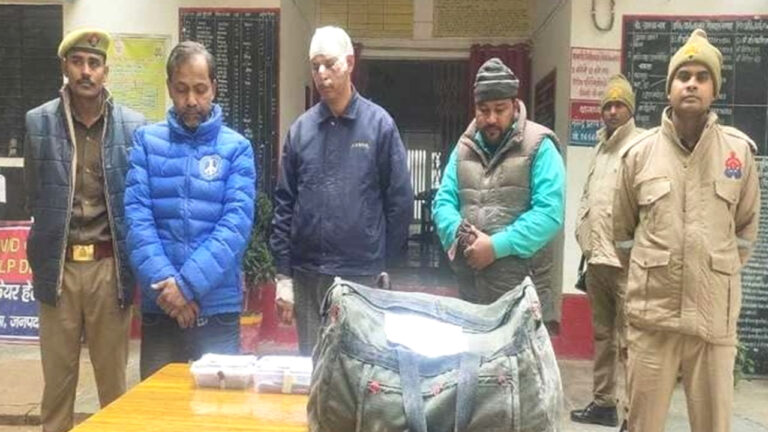 UP विधानसभा चुनाव: कानपुर में गाड़ी में लाखों रुपए मिलने के बाद, बांदा में मिला 28 किलो विस्फोटक!