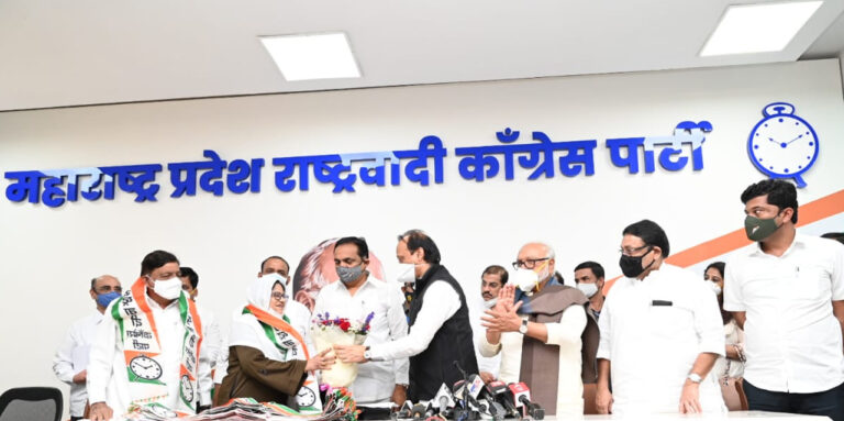 अजीत पवार की मौजूदगी में कांग्रेस के 27 पार्षद NCP में शामिल!