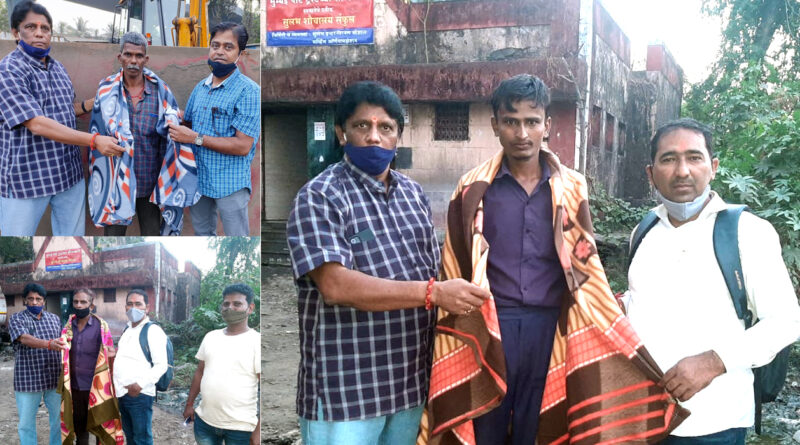 जरूरतमंदों को कंबल वितरण करते हुए समाजसेवी व कांग्रेस नेता राकेश पांडे