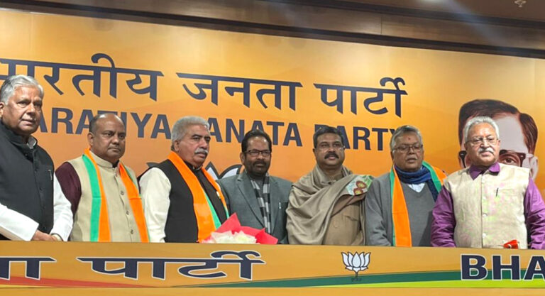 राकेश सचान ने कांग्रेस का हाथ छोड़ थामा भाजपा का साथ, भोगनीपुर सीट से टिकट की चर्चा