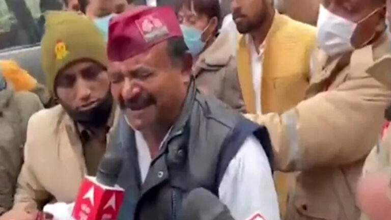 UP:टिकट नहीं मिलने से निराश सपा नेता आदित्य ठाकुर ने किया आत्मदाह का प्रयास!