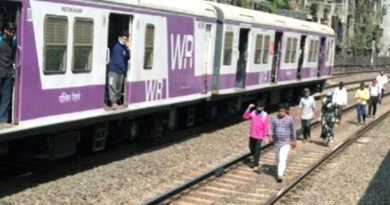 मुंबई में सुबह अचानक बिजली गुल होने से लोकल ट्रेन सेवा प्रभावित