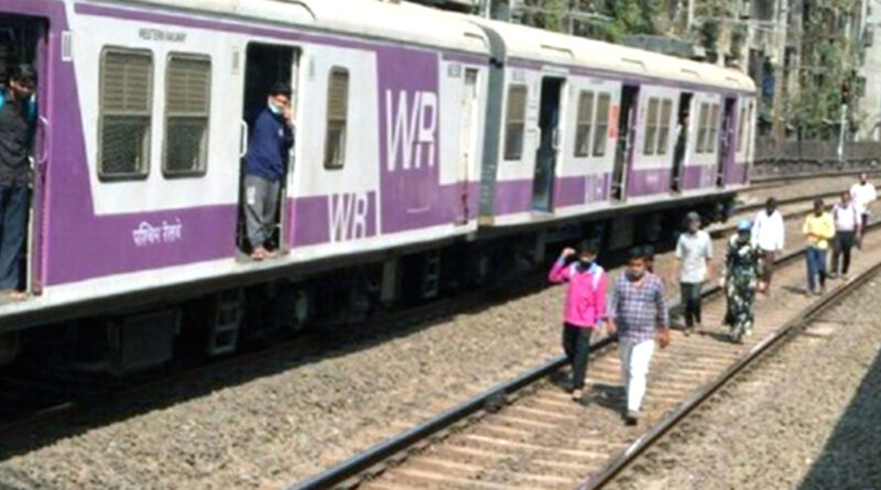 मुंबई में सुबह अचानक बिजली गुल होने से लोकल ट्रेन सेवा प्रभावित