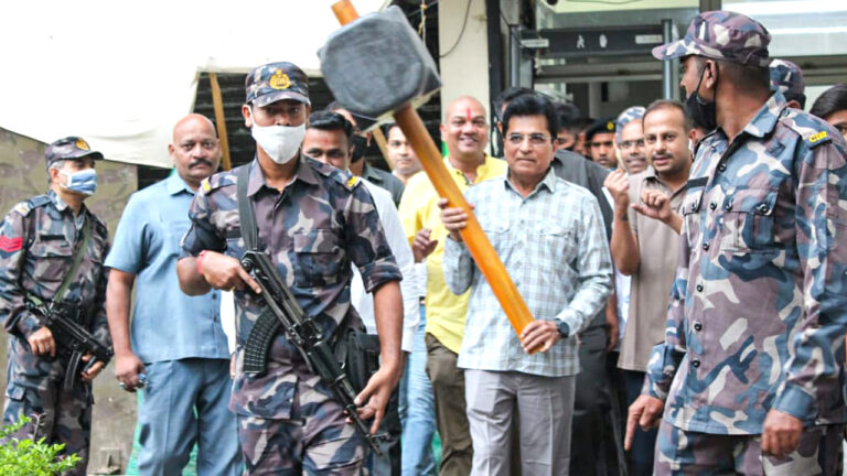 अनिल परब के अवैध होटल पर कार्रवाई होने तक हमारी लड़ाई जारी रहेगी