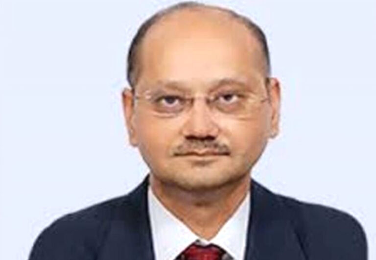 रिलायंस कैपिटल के सीईओ धनंजय तिवारी ने दिया इस्तीफा