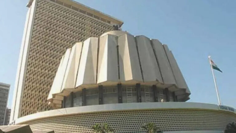 महाराष्ट्र: राज्यमंत्री को ब्रीफिंग देने विधानभवन न आने वाले बीड नगर परिषद के चार अधिकारी निलंबित!