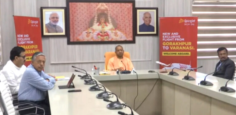 गोरखपुर से वाराणसी के लिए विमान सेवा शुरू, सीएम योगी बोले- पीएम मोदी का सपना हो रहा साकार