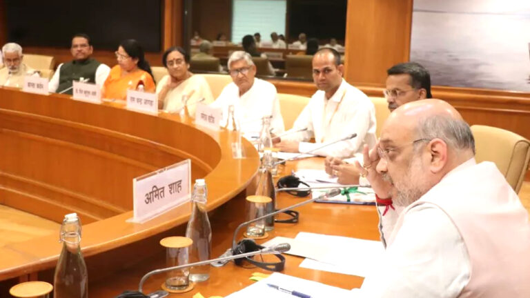 अमित शाह बोले- स्थानीय भाषा वाले राज्यों के लोग अंग्रेजी में नहीं, हिंदी में करें बात