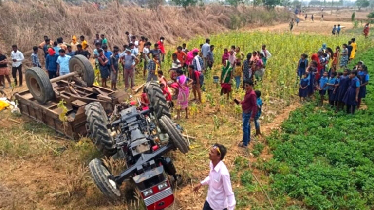 छत्तीसगढ़ में दर्दनाक सड़क हादसा: चार लोगों की मौत; 3 की हालत गंभीर