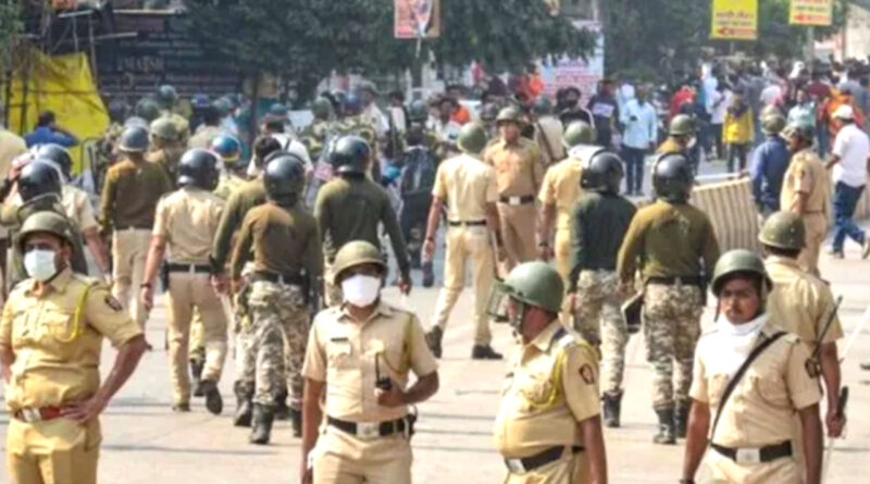 महाराष्ट्र में धार्मिक झंडे हटाने को लेकर दो समूहों में झड़प, 22 लोग हिरासत में