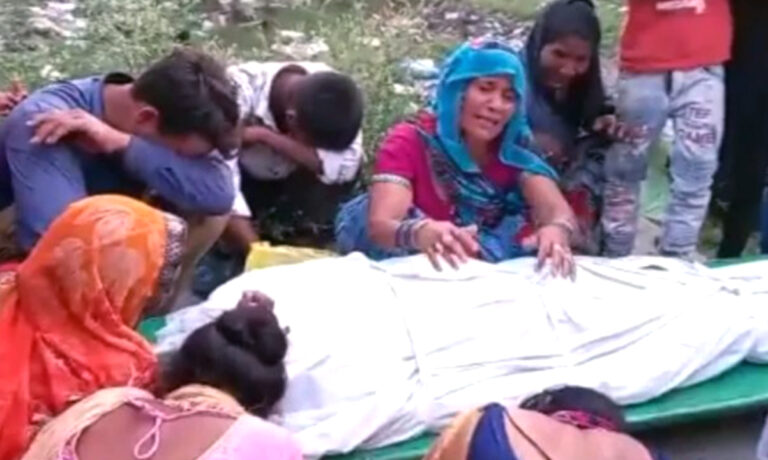 UP: इज्जत के लिए दे दी जान, तबादले के लिए जेई करता था लाइनमैन की पत्नी का डिमांड