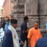 नेपाल के प्रधानमंत्री शेर बहादुर देउबा अपनी पत्नी के साथ वाराणसी पहुंचने के बाद काशी विश्वनाथ धाम में दर्शन-पूजन किया. यहां उन्होंने काल भैरव मंदिर में भी दर्शन किया. इस दौरान उनके साथ सीएम योगी आदित्यनाथ भी मौजूद रहे.