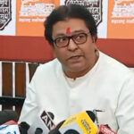 अगर हमारे जुलूसों पर पत्थर बरस रहे हैं तो हम चुप नहीं बैठेंगे। हमें हाथ में हथियार न लेने दें : राज ठाकरे