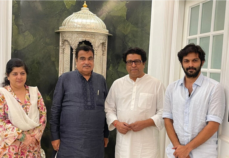 लाउडस्पीकर विवाद के बीच राज ठाकरे से मिले केंद्रीय मंत्री नितिन गडकरी, बोले- यह राजनीतिक नहीं पारिवारिक मुलाकात है