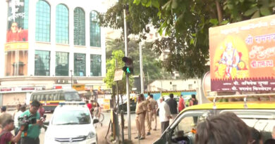 शिवसेना मुख्यालय के सामने लाउडस्पीकर में 'हनुमान चालीसा' बजाने पर मनसे के चार कार्यकर्ता पुलिस हिरासत में