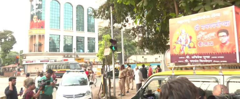 शिवसेना मुख्यालय के सामने लाउडस्पीकर में 'हनुमान चालीसा' बजाने पर मनसे के चार कार्यकर्ता पुलिस हिरासत में