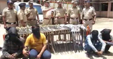 धुले पुलिस की बड़ी कार्यवाई: पकड़ा हथियारों का जखीरा; 90 तलवार और खंजर के साथ 4 गिरफ्तार