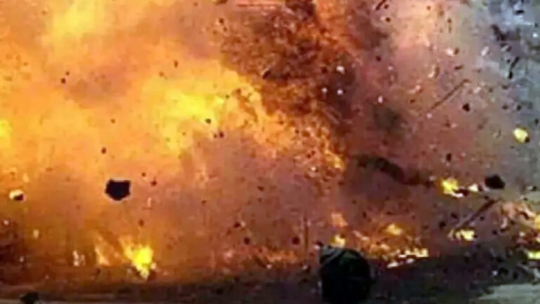 काबुल में जुमे की नमाज़ के दौरान मस्जिद में विस्फोट, 33 की मौत! 50 से अधिक लोग घायल, मरने वालों में बच्चे ज्यादा