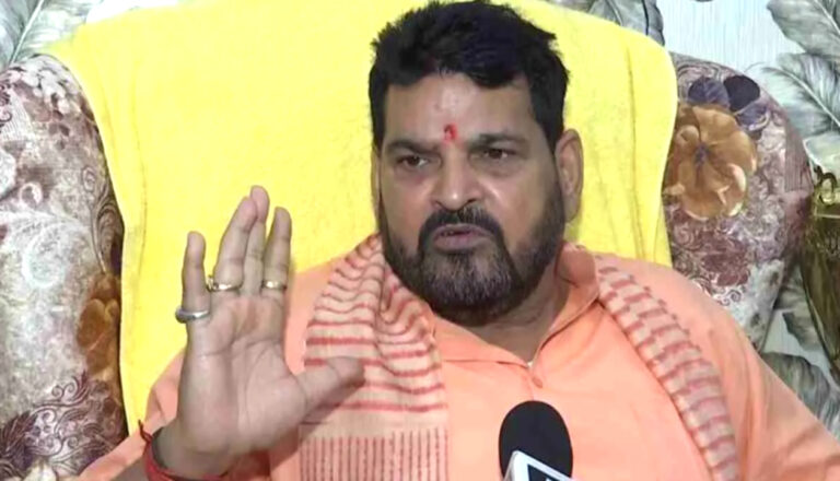 भाजपा सांसद की धमकी का असर; अब 5 जून को अयोध्या नहीं जायेंगे राज ठाकरे!