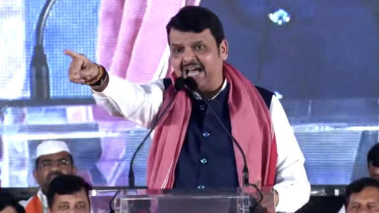 मुंबई में गरजे देवेंद्र, उद्धव ठाकरे पर साधा जमकर निशाना; सीएम की रैली को बताया लॉफ्टर शो!