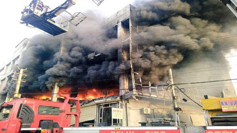 मुंडका भीषण अग्निकांड: 27 लोग जिंदा जले; राहत और बचाव जारी, पीएम मोदी ने जताया दु:ख