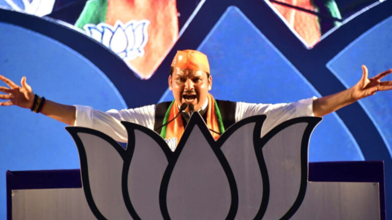 बीजेपी की बूस्टर डोज रैली में देवेंद्र फडणवीस बोले- जो लोग मस्जिदों से लाउडस्पीकर हटाने से डरते हैं; वे कह रहे हैं कि उन्होंने बाबरी को गिरा दिया!