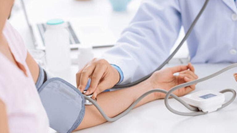 वडाला में नि:शुल्क स्वास्थ्य जांच शिविर का आयोजन