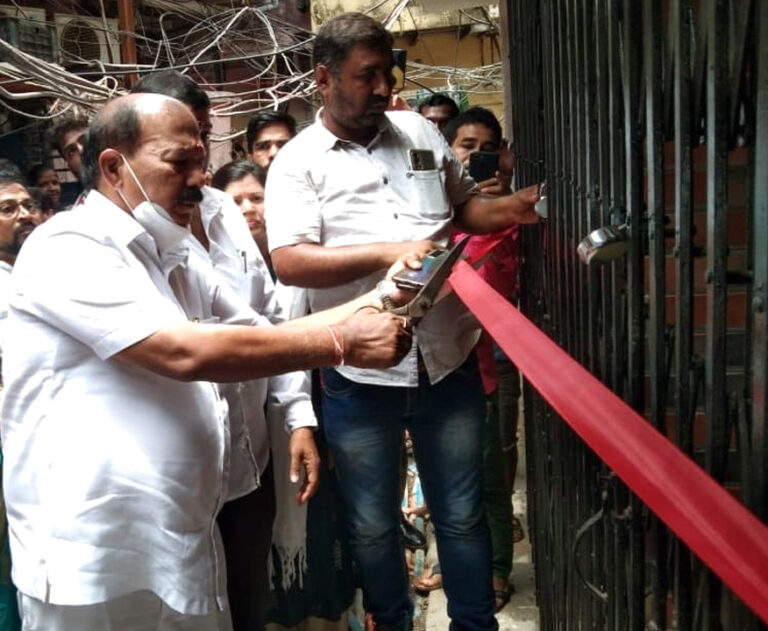 विधायक के हाथों सुलभ शौचालय का उद्घाटन