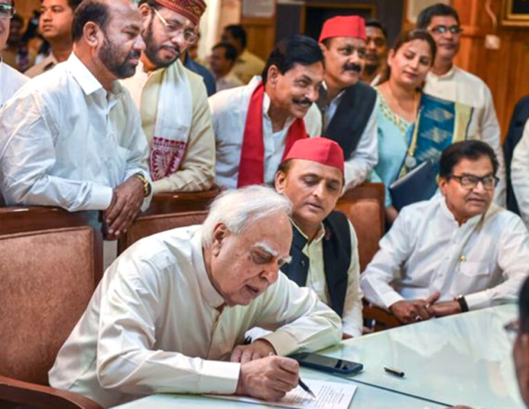कपिल सिब्बल ने छोड़ी कांग्रेस, सपा से जाएंगे राज्यसभा, नामांकन किया दाखिल