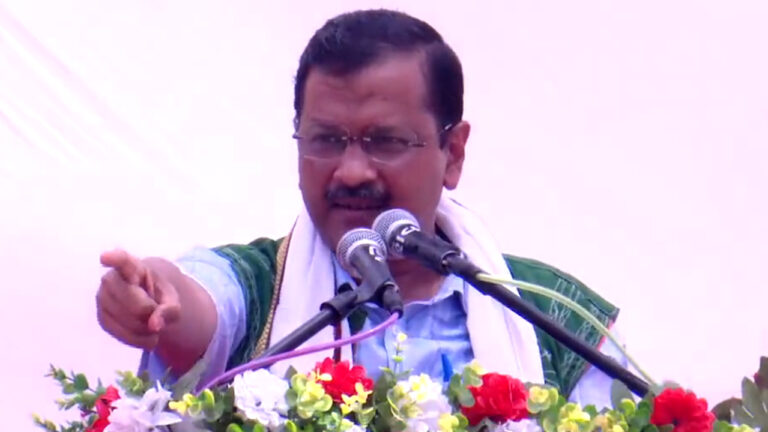 केजरीवाल बोले- ईमानदार हूं इसलिए जनता के लिए सब 'फ्री' कर रहा हूं; तुम लोग बेईमान हो, इसलिए फ्री नहीं कर रहे