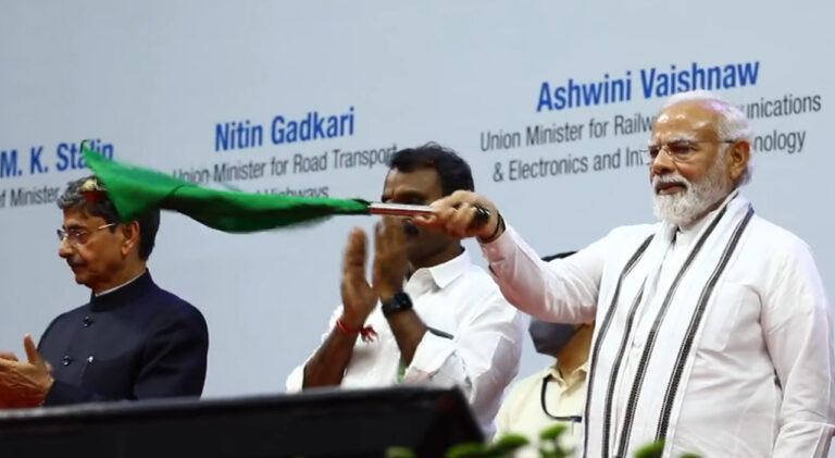 पीएम मोदी ने किया भारत के सबसे बड़े 'ड्रोन महोत्सव' का उदघाटन, बोले- 2030 तक भारत बनेगा हब!