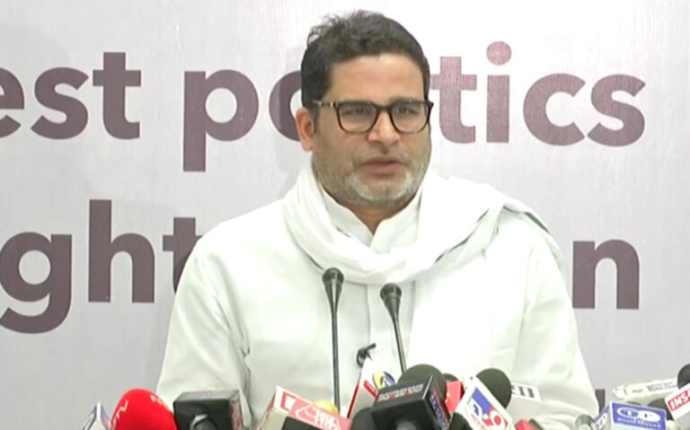 प्रशांत किशोर ने लालू-नीतीश पर साधा निशाना, नई पार्टी बनाने को लेकर कही ये बात