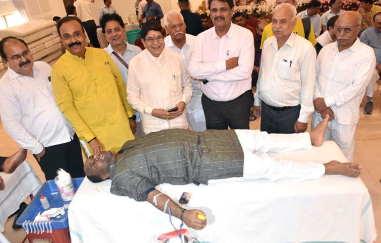 महाराष्‍ट्र दिवस पर उत्तर भारतीय संघ ने किया रक्‍तदान शिविर का आयोजन