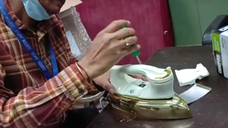 जयपुर एयरपोर्ट पर कस्टम अधिकारियों ने पकड़ा 1.22 करोड़ का सोना! आयरन में छुपाकर ला रहा था सोना