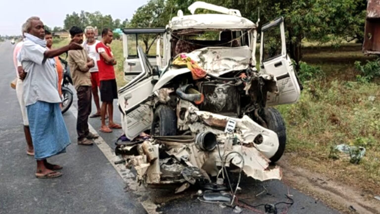 यूपी के सिद्धार्थ नगर में भीषण सड़क हादसा;आठ बारातियों की दर्दनाक मौत! 4 घायल