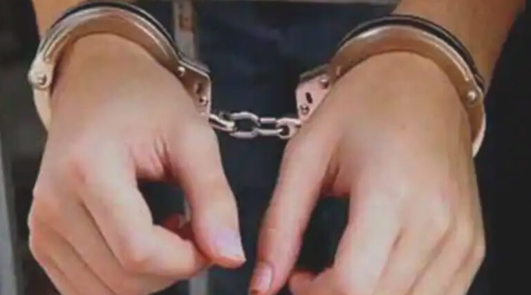 मुंबई में 10 दिन की न्यायिक हिरासत में भेजे गए तीन नौसैनिक, खुले में शराब पीने से मना करने पर की थी दो युवकों की पिटाई