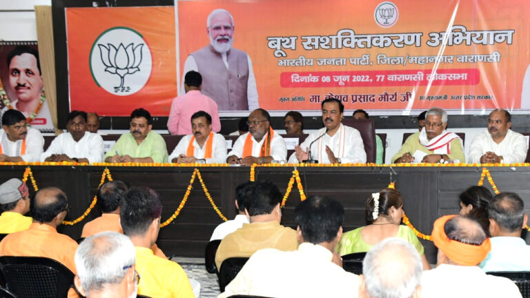 वाराणसी पहुंचे उप मुख्यमंत्री केशव प्रसाद मौर्य बोले- अखिलेश यादव घबरा गए हैं, 25 साल तक कामयाबी नहीं मिलेगी!