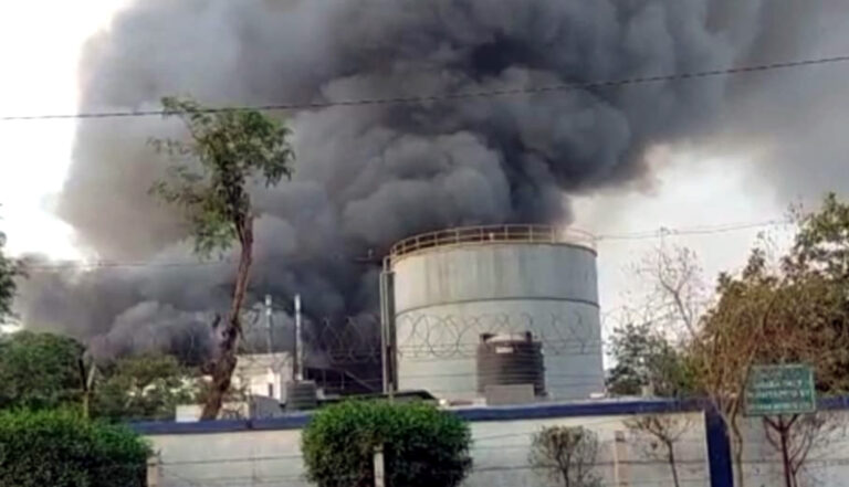 वडोदरा की केमिकल फैक्ट्री में जोरदार धमाका, दर्जनों लोग घायल, रेस्क्यू जारी