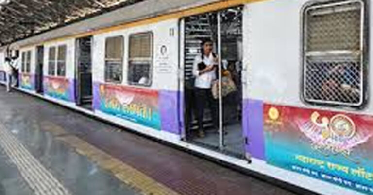 मुंबई में चलती लोकल में युवती से छेड़छाड़, बालों को खींचा, होंठों को काटा, बैग और मोबाइल छीना, आरोपी पकड़ाया